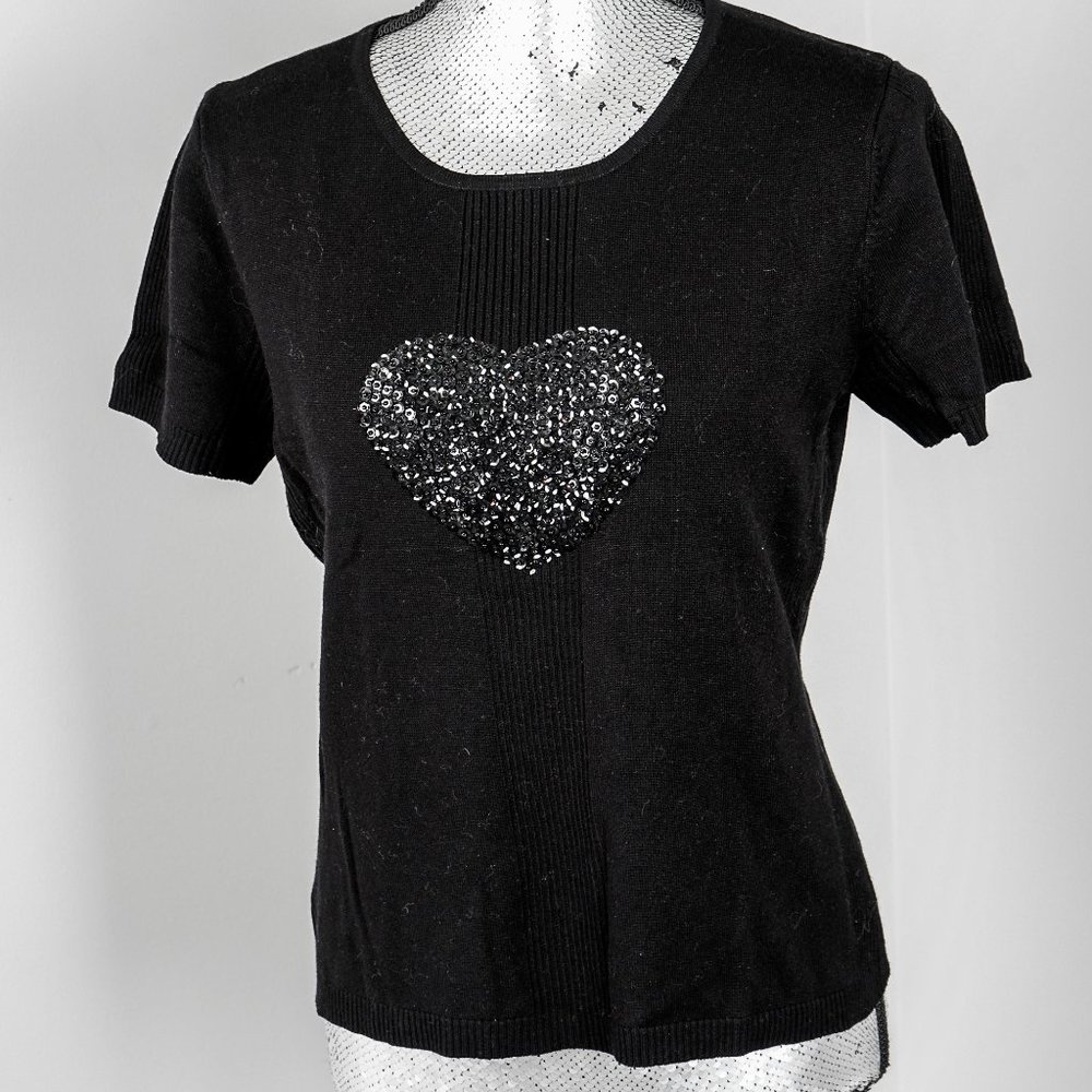 💖💖 knit sweater w. sequin heart  - M
